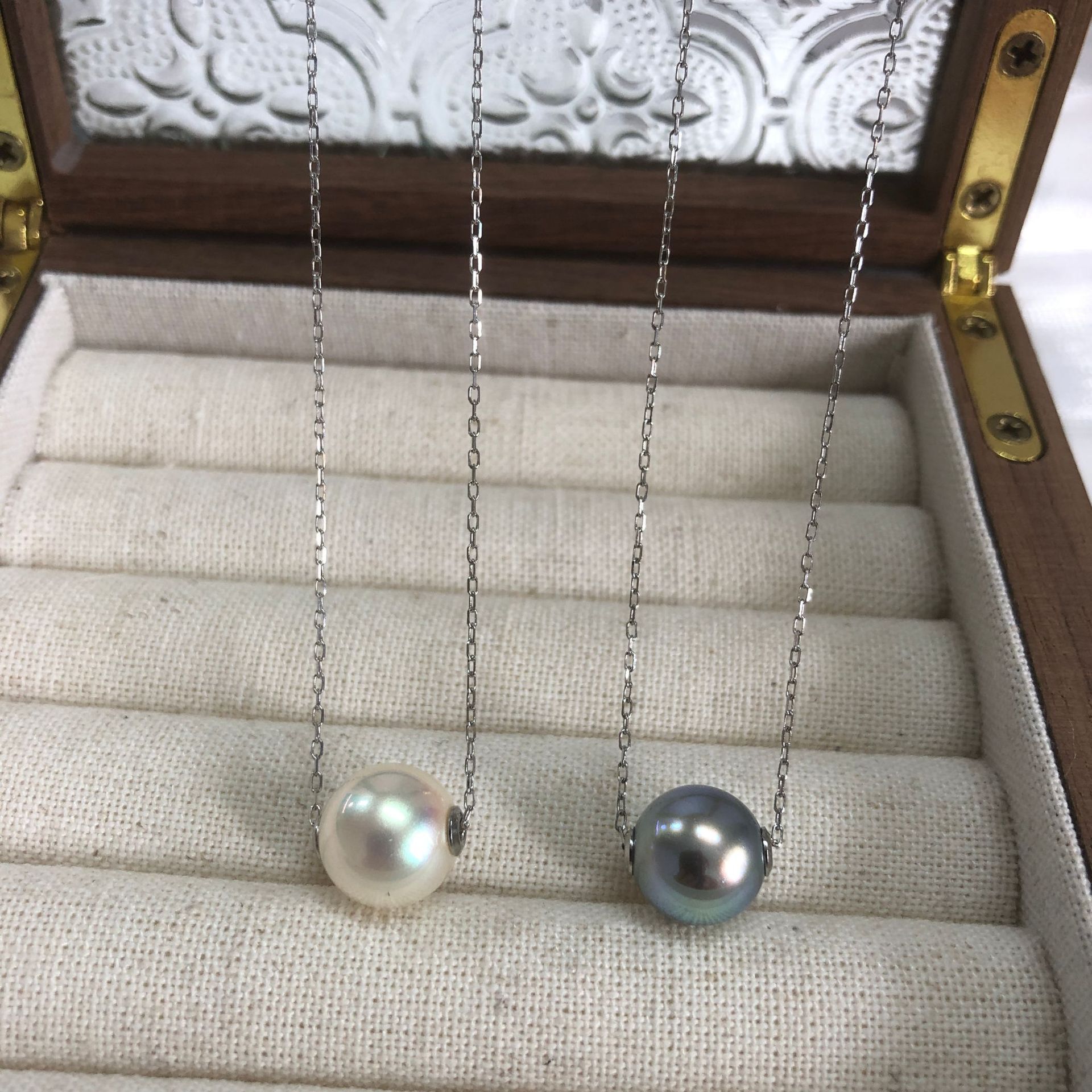 Freshwater Pearl, Sterling Silver Material Freshwater Pearl Sterling Silver Geometric Pendant Necklace