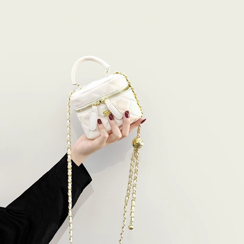 High-End Textured Small Bag for Women, Summer 2024 New Model, Diamond-Pattern Chain Crossbody Bag, Popular Niche Mini Handbag High-End Textured Small Bag for Women, Summer 2024 New Model, Diamond-Pattern Chain Crossbody Bag, Popular Niche Mini Handbag