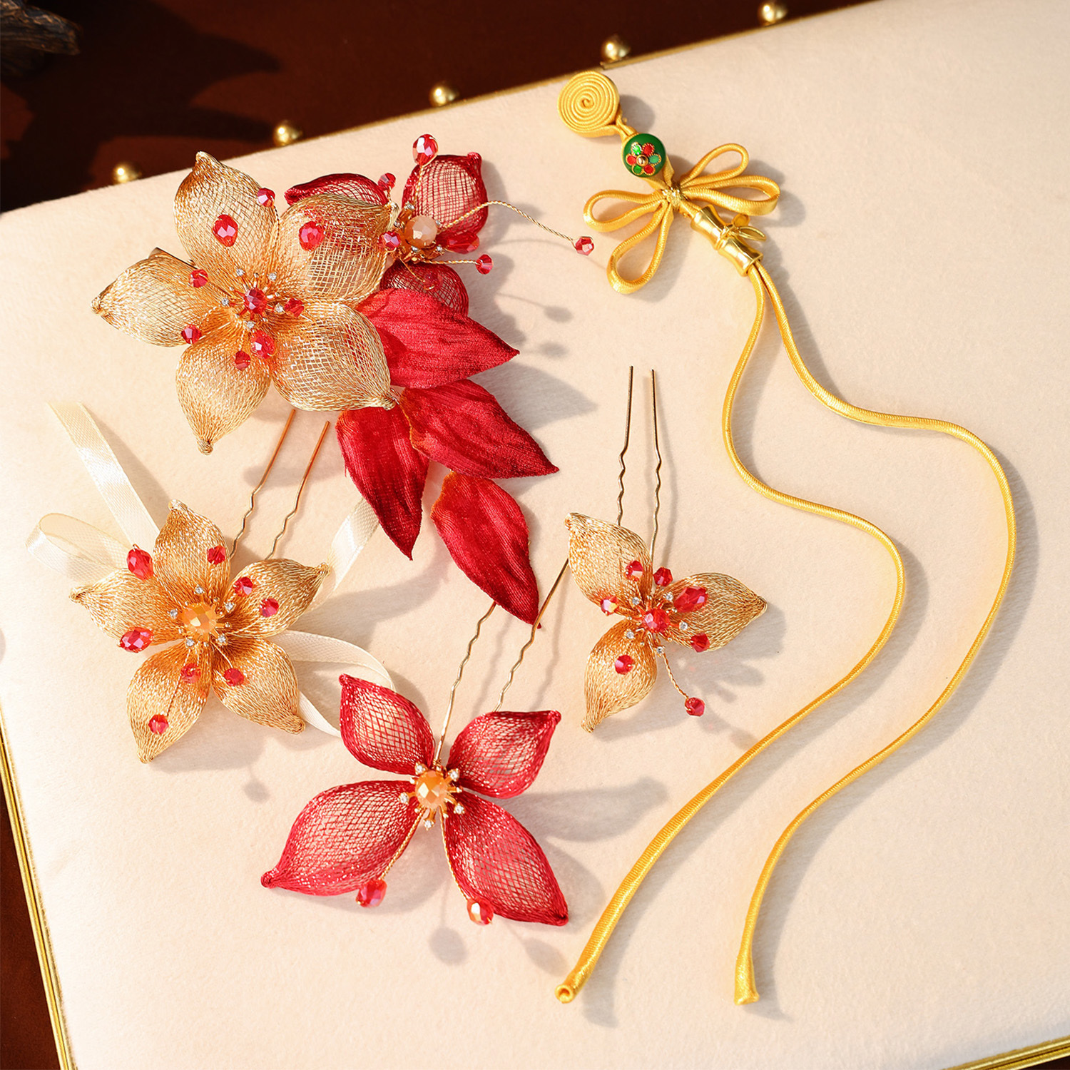 New Chinese-style bridal hair accessory, red filigree hairpin, small hair stick, Xiuhe cheongsam robe hair ornament, ancient style travel photography hair accessory