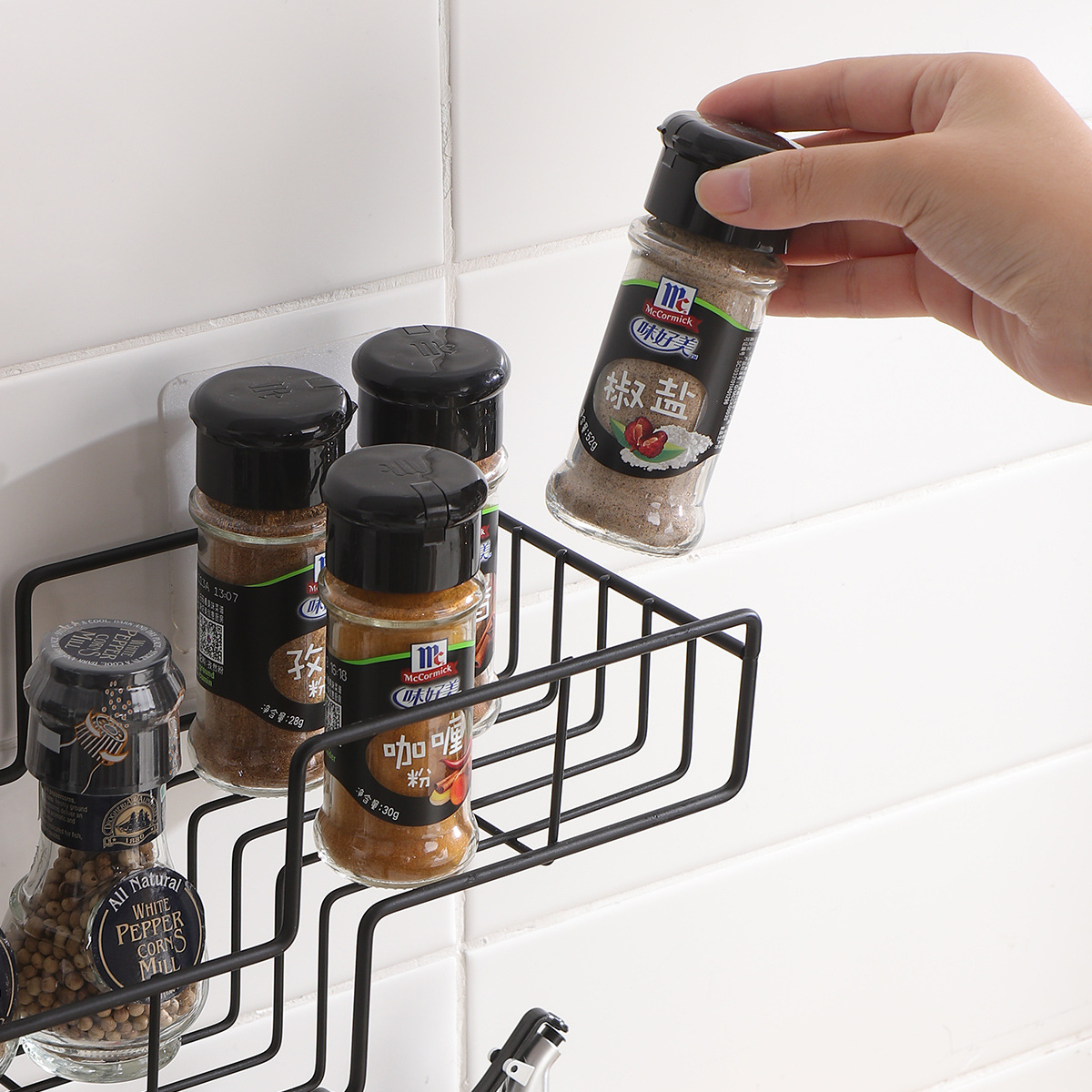 Amazon sin perforaciones de pared estante de almacenamiento de baño cocina baño montado en la pared estante de almacenamiento de tres capas trapezoidal estante de la botella