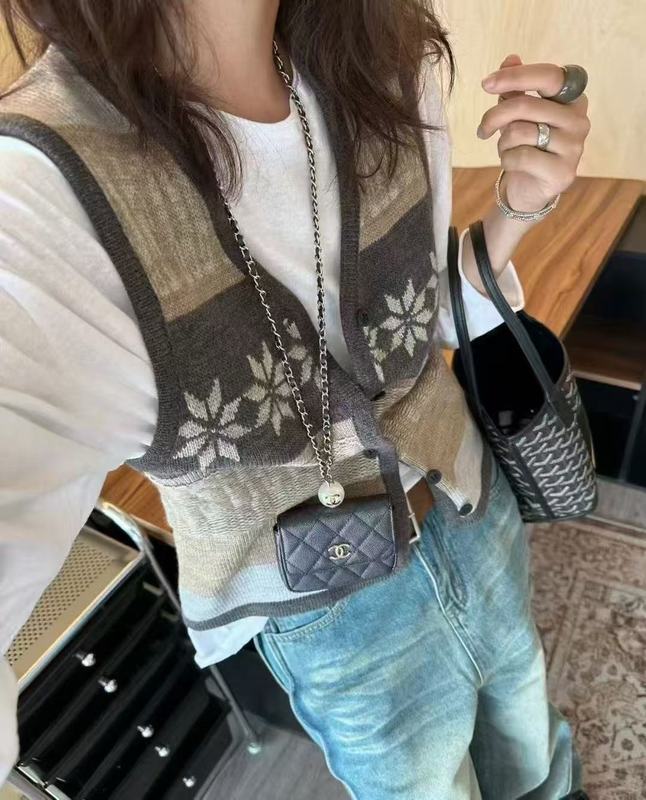 v领针织开衫马甲背心女2025秋新款宽松外穿马夹复古撞色毛衣坎肩|undefined