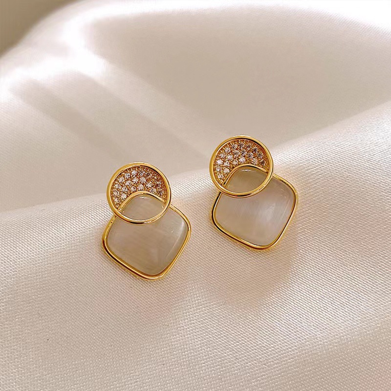 Pendientes de Estilo Coreano con Forma de Rombo Geométrico para Mujer, Estilo Ojo de Gato, Nuevo Estilo 2025, Elegantes y Modernos, Estilo Ins, Joyería de Lujo Ligero