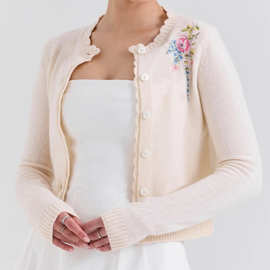 25秋季新款韩系精致奶油刺绣花圆领单排扣长袖针织毛衣开衫外套女