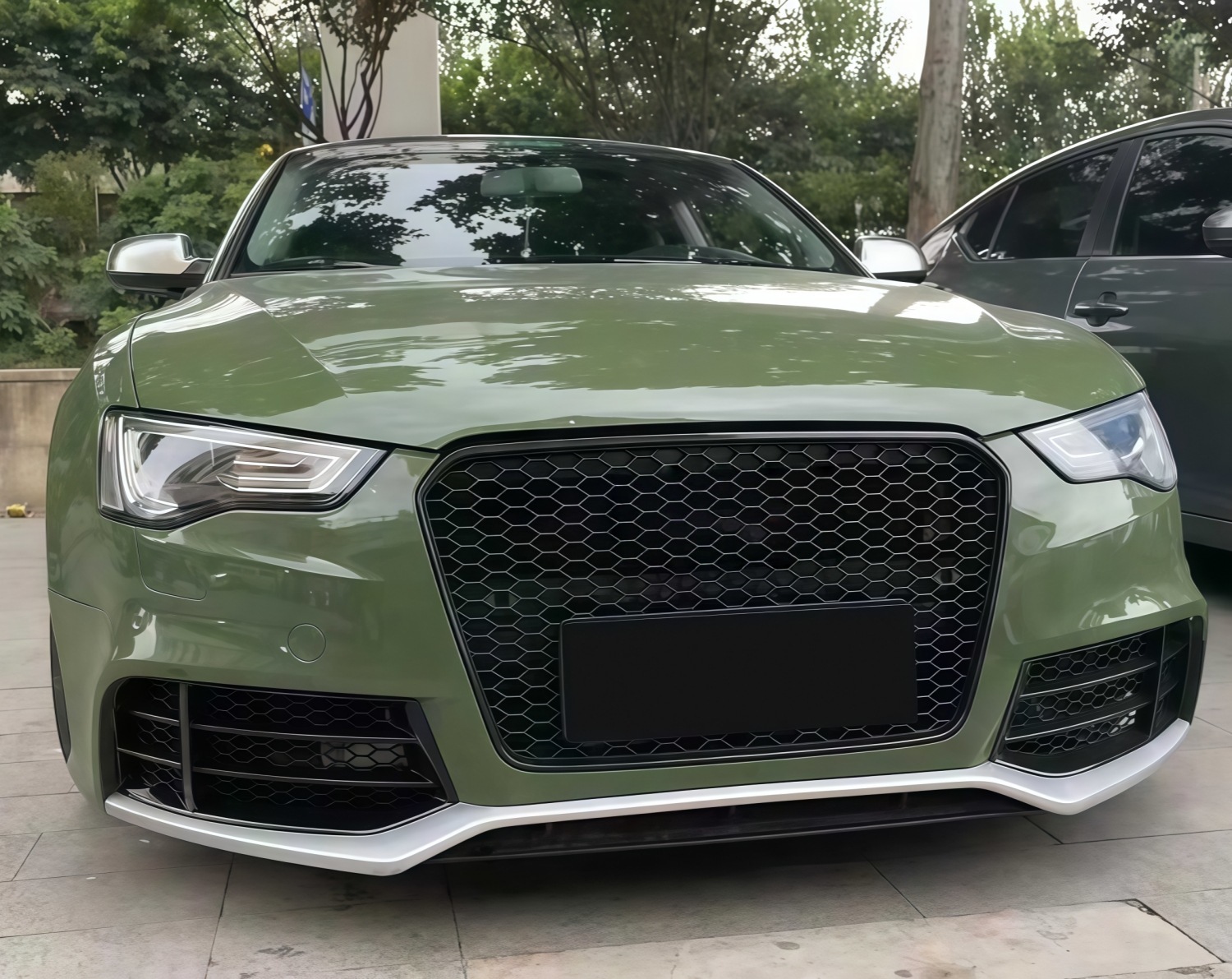Suitable for Audi A5 models from 2012 to 2016, this RS5-style body kit includes front and rear bumpers, a center grille, and a front bumper