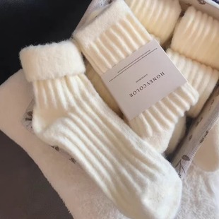 Solid Color Vertical Stripe Australian Fleece Socks for Women, Mid-Calf Socks for Autumn and Winter, Thickened and Warm, Japanese Style White Plush Slouch Socks