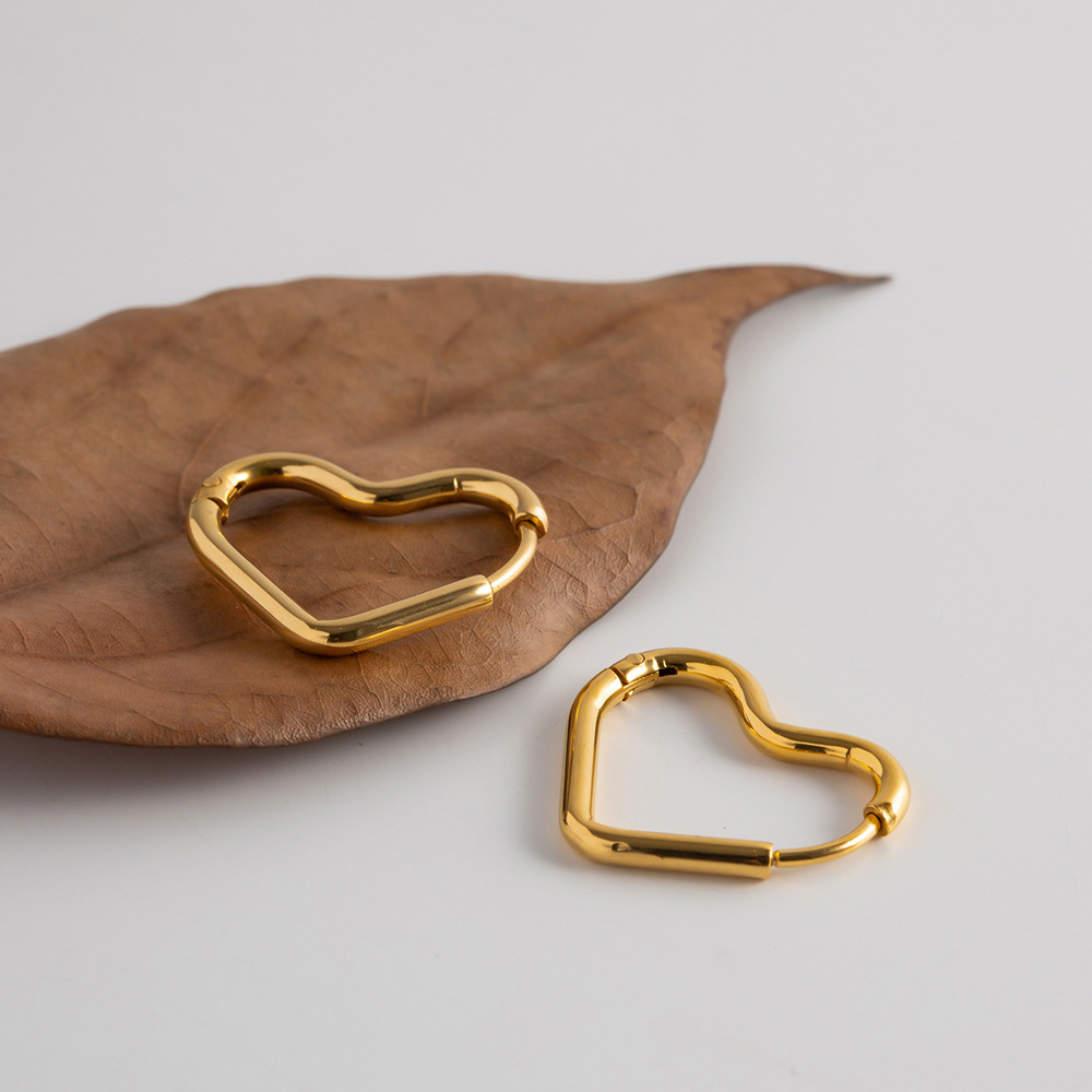 Women's Gender 1 Pair Ig Style Simple Style Heart Shape Plating Titanium Steel 18k Gold Plated Earrings