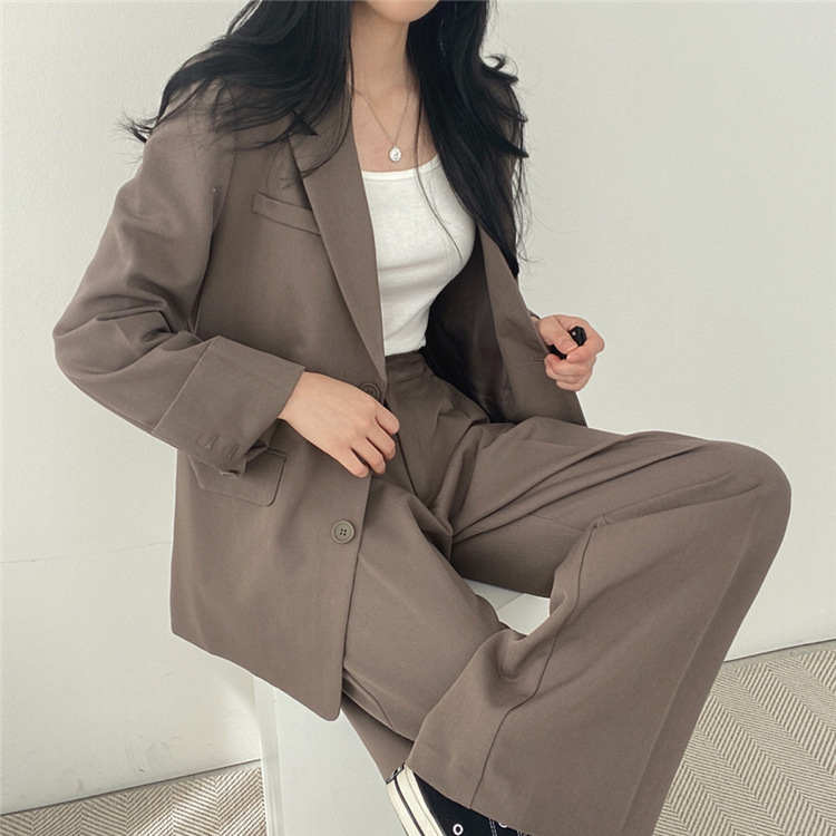 Blazer 2026 Women's New Spring and Autumn Korean Style Chic Khaki Small Suit Set with Unique Design