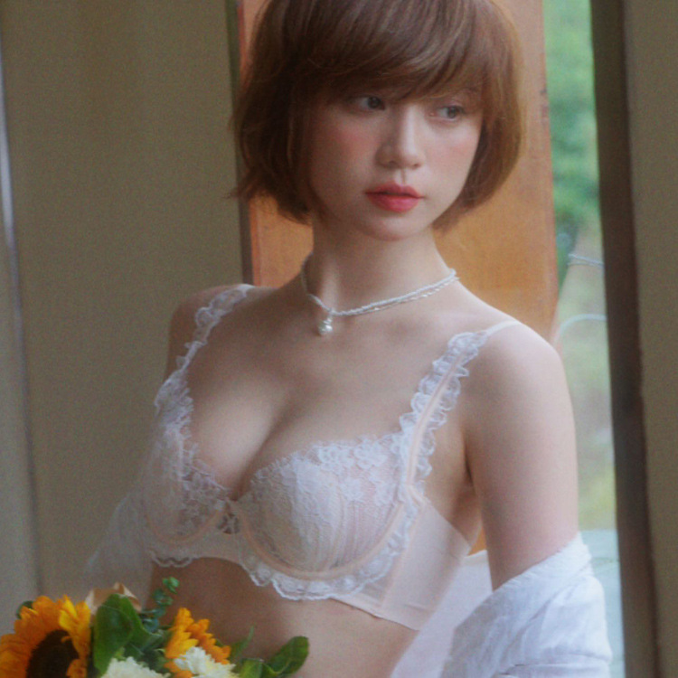 6891 Conjunto de ropa interior de encaje de pétalos franceses, orejas de conejo ligeras, pecho transpirable, pequeño sujetador de anillo de acero con memoria