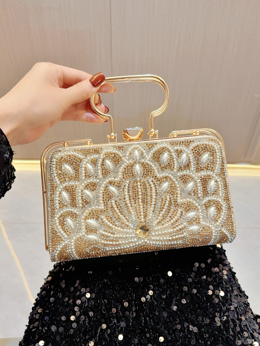 Gold Silver Black Pu Leather Solid Color Pearls Square Evening Bags display picture 2