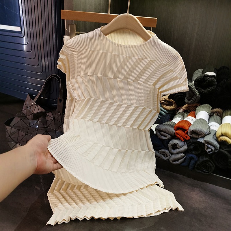 Màu trắng nhạt