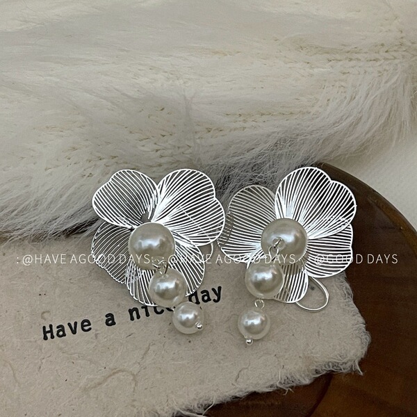Retro elegant small design earrings pearl