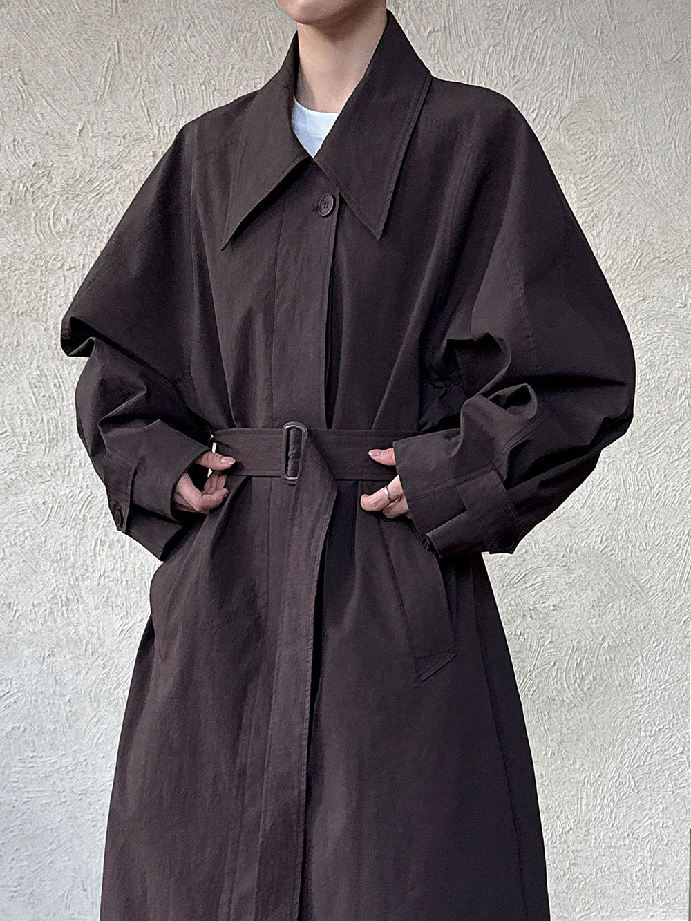 Qadın üçün kəmərli trench palto, payız modeli