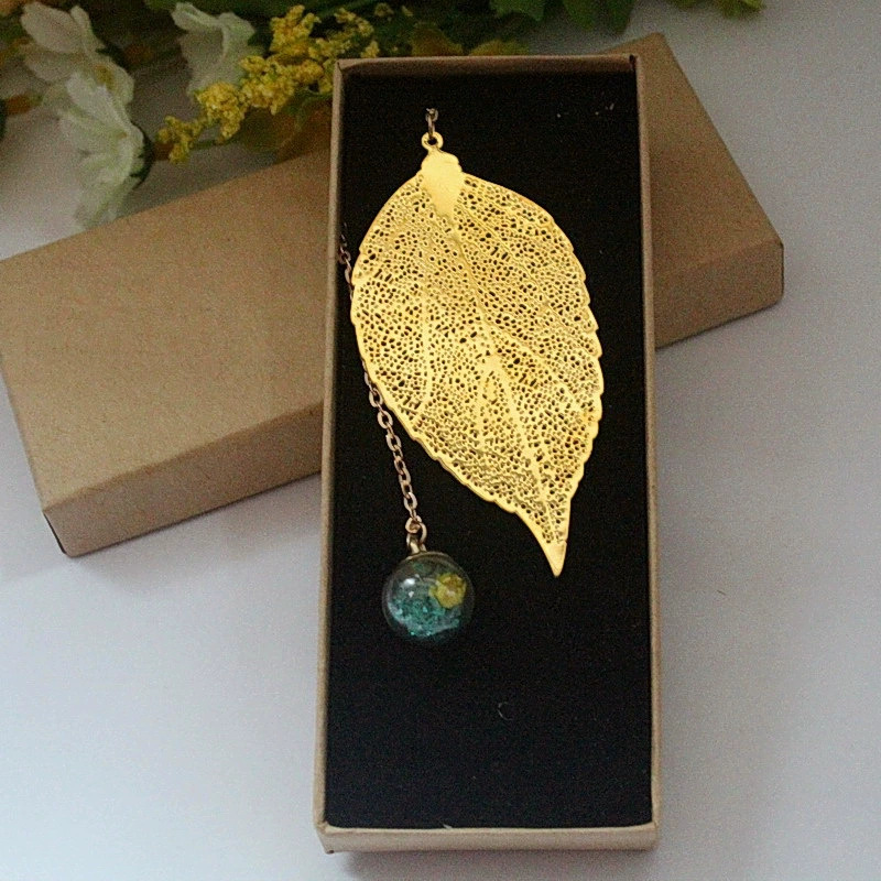 황금 잎 푸른 다이아몬드 노란 꽃 구슬