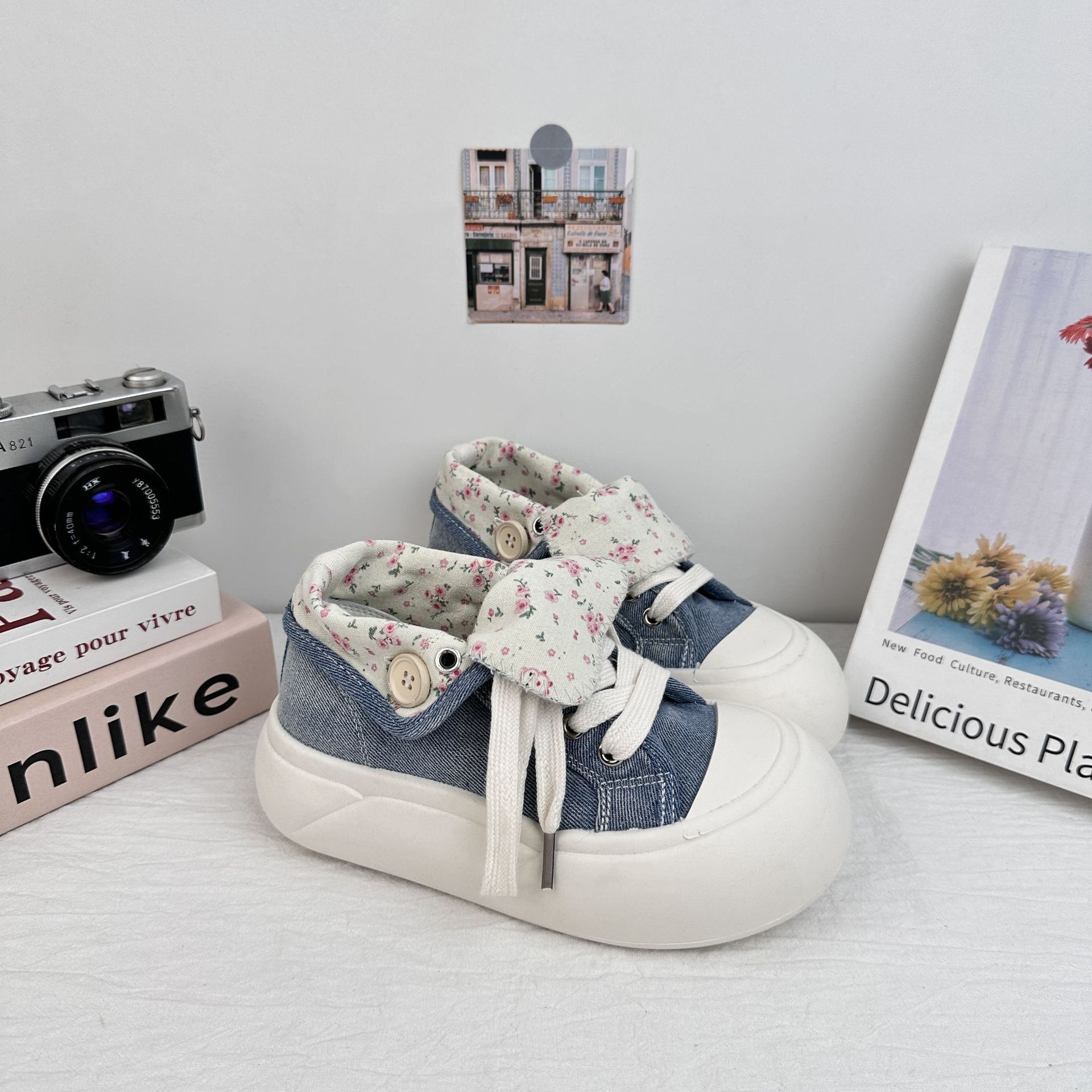 Zapatos de lona de fondo grueso de ondas distantes para mujeres 2025 nuevos zapatos de skate delgados de verano con suela gruesa de todos los zapatos casuales blancos