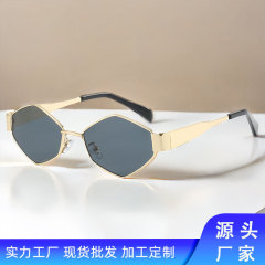 2025国境を越えた新型多角形サングラスアマゾン熱モデルレンズ多角形金属ファッションサングラス男女