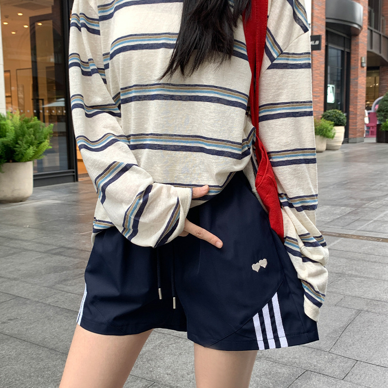 Quick-Dry Three-Stripe Casual High-Waisted Cargo Shorts for Women, Summer Slim-Fit Versatile Loose Sports Embroidered Heart Three-Quarter Shorts