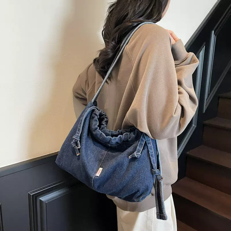 跨境新款日系复古牛仔布单肩包女潮小众抽绳水桶包文艺通勤斜挎包
