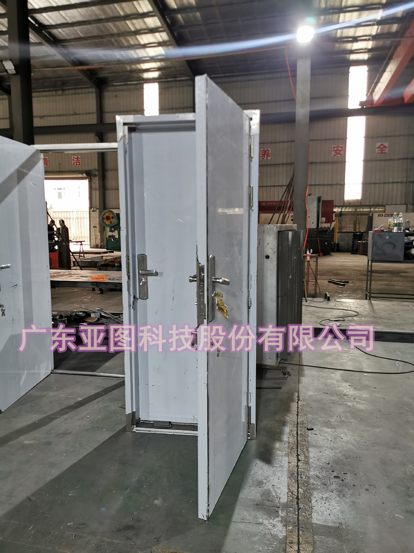 甲级防盗门安全门双开工程智能指纹锁进户家用入户钢质钢制工程门-阿里巴巴