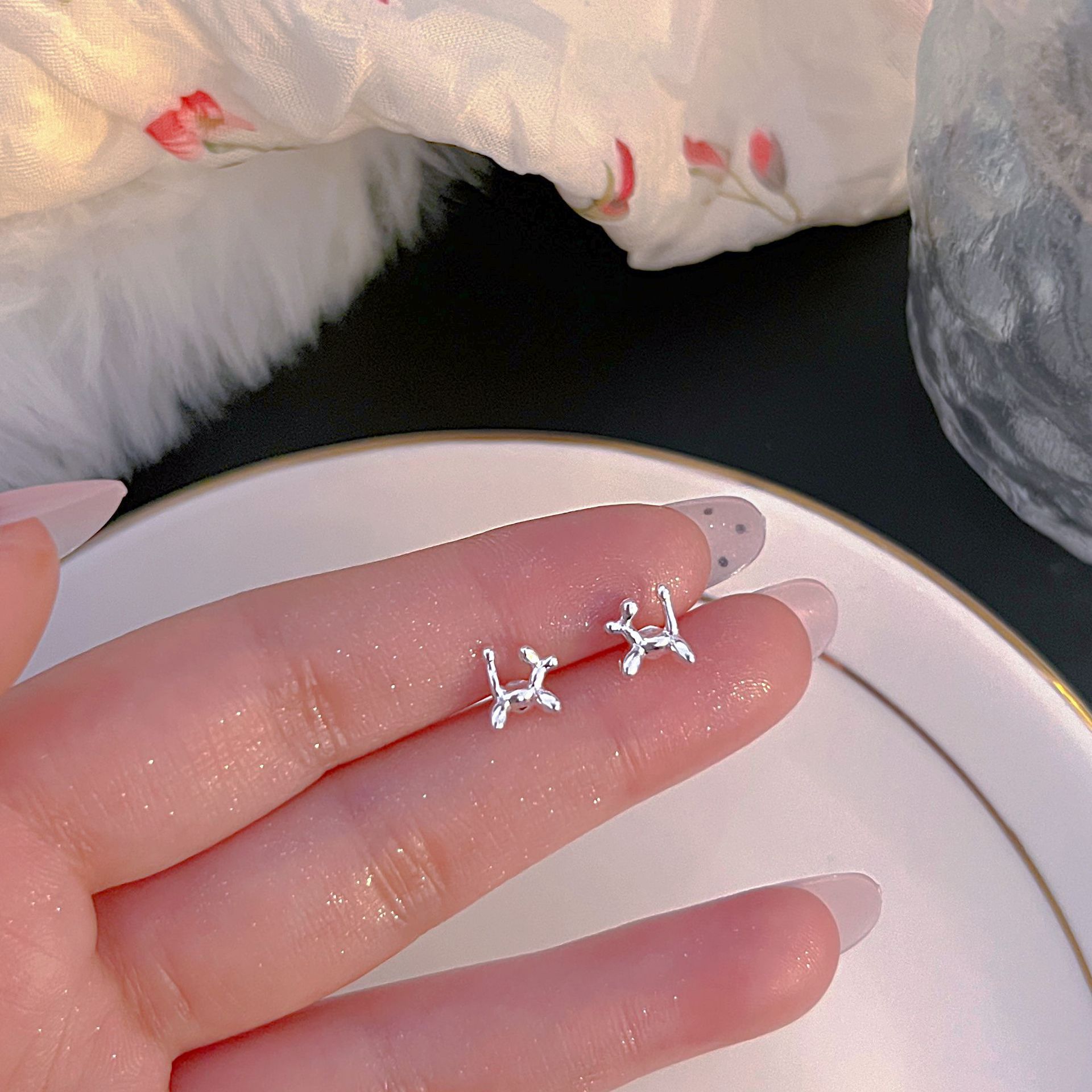 Kleine S999 Sterlingsilber Ohrlöcher Pflege-Ohrstecker Damen 2025 neue Kollektion Trend vielseitige Ohrringe hochwertiges Ohrschmuck Großhandel