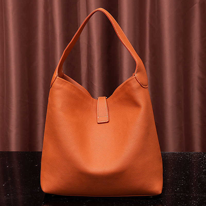 Neue handgehaltene Damen-Tasche mit körnigem Kieselmuster und einer Schulter unter dem Arm_voghion.com