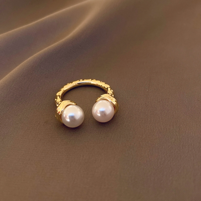 レトロな円形の緑松石の開口指輪の宮廷風の大衆の設計のファッション的な指輪の軽い贅沢な高級感の食指の指輪