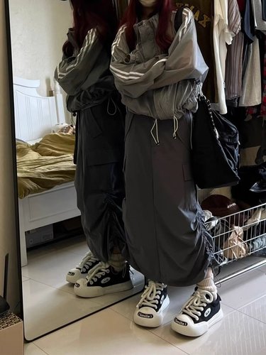 American street-style high-waisted workwear drawstring A-line back-split long skirt with large pockets for women, suitable for spring and summer.