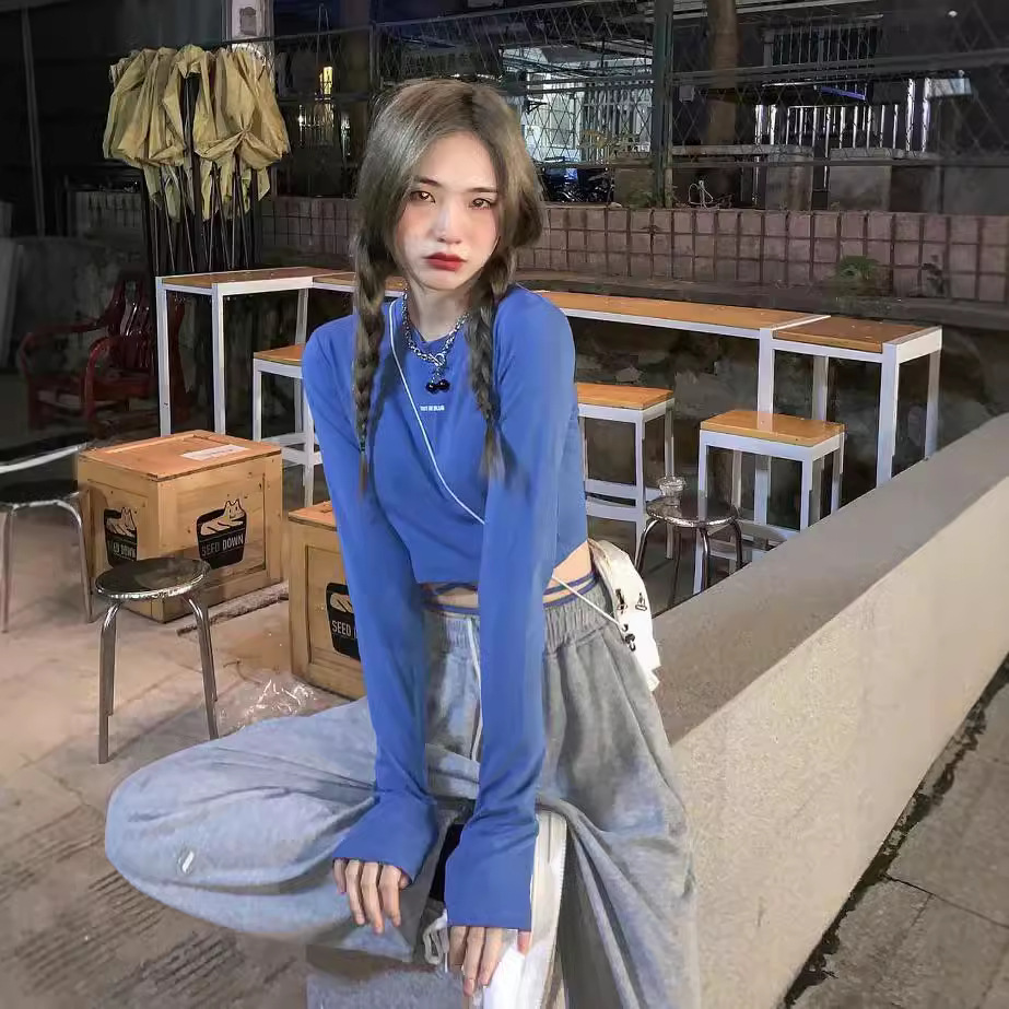 Lace-up chica caliente de manga larga Camiseta de las mujeres de primavera y otoño 2022 nuevo diseño corto Top ins moda ombligo bottoming camisa