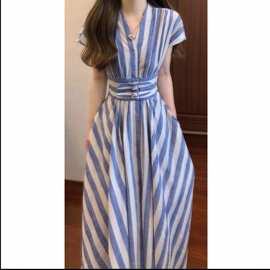 2026气质气质夏季腰封宽大摆长裙连衣裙收腰法式复古遮肉条纹显瘦