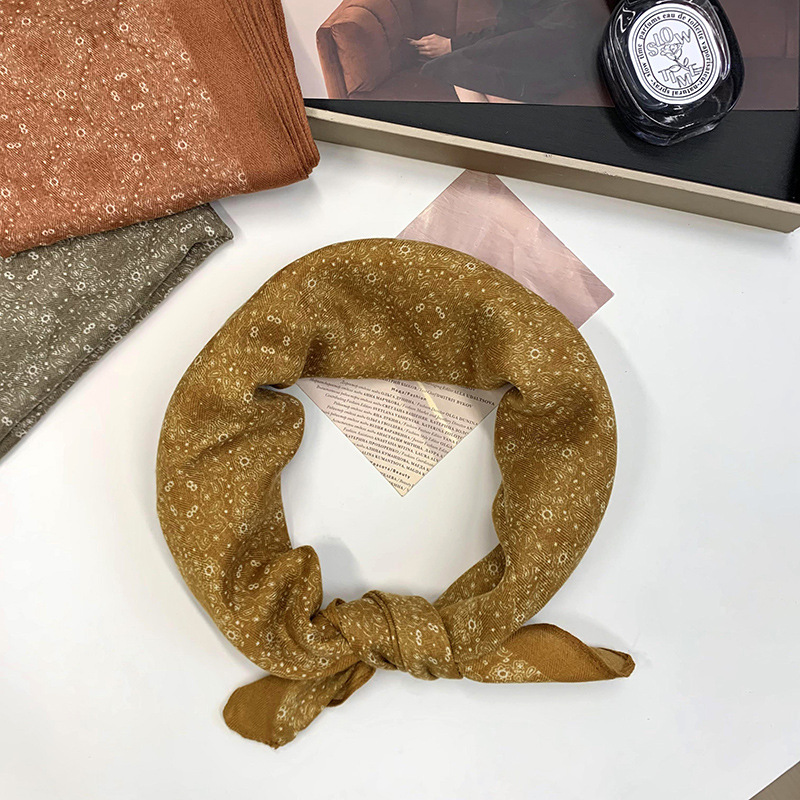 Pequeña toalla cuadrada bufandas de seda 2025 nueva moda bufandas de invierno mujeres de alta calidad bufandas de cuello al por mayor