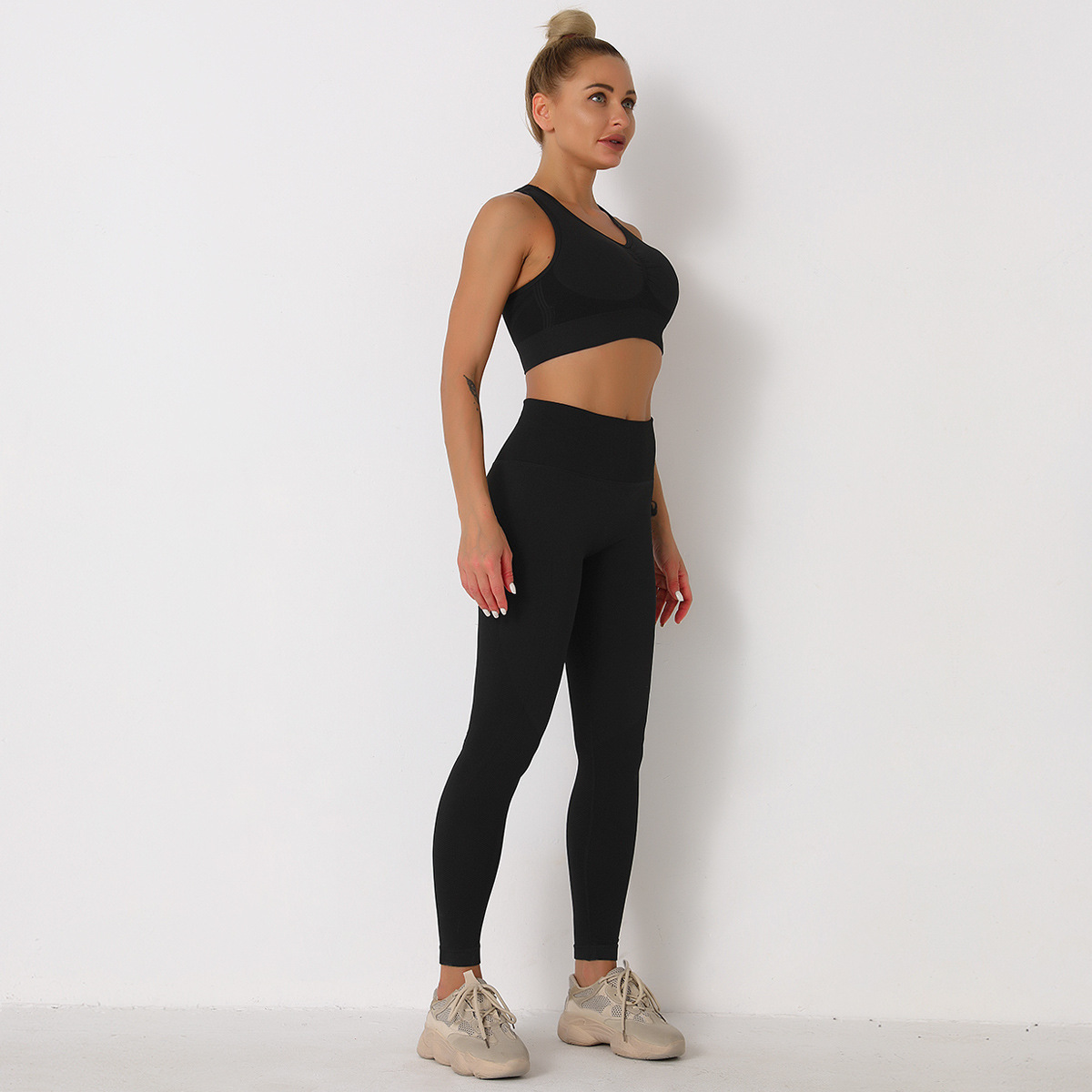 Conjunto de sujetador deportivo de sujeción ligera y legging de cintura ancha sin costuras NSLX48726