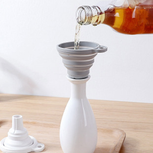 Retractable Household Liquid Dispensing Mini Small Funnel Kitchen Gadget Creative Silicone Foldableing Funnel