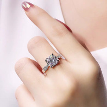 莫桑石牛头款钻戒粉钻黄钻18K金铂金四爪仿真钻1克拉彩钻戒指女