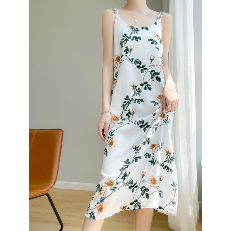 2025 New Summer V Neck Suspender Skirt for Women, Accessible Luxury and Elegant Elegant, Imitation Silk Satin Sleeveless Long Dress 2025 New Summer V Neck Suspender Skirt for Women, Accessible Luxury and Elegant Elegant, Imitation Silk Satin Sleeveless Long Dress