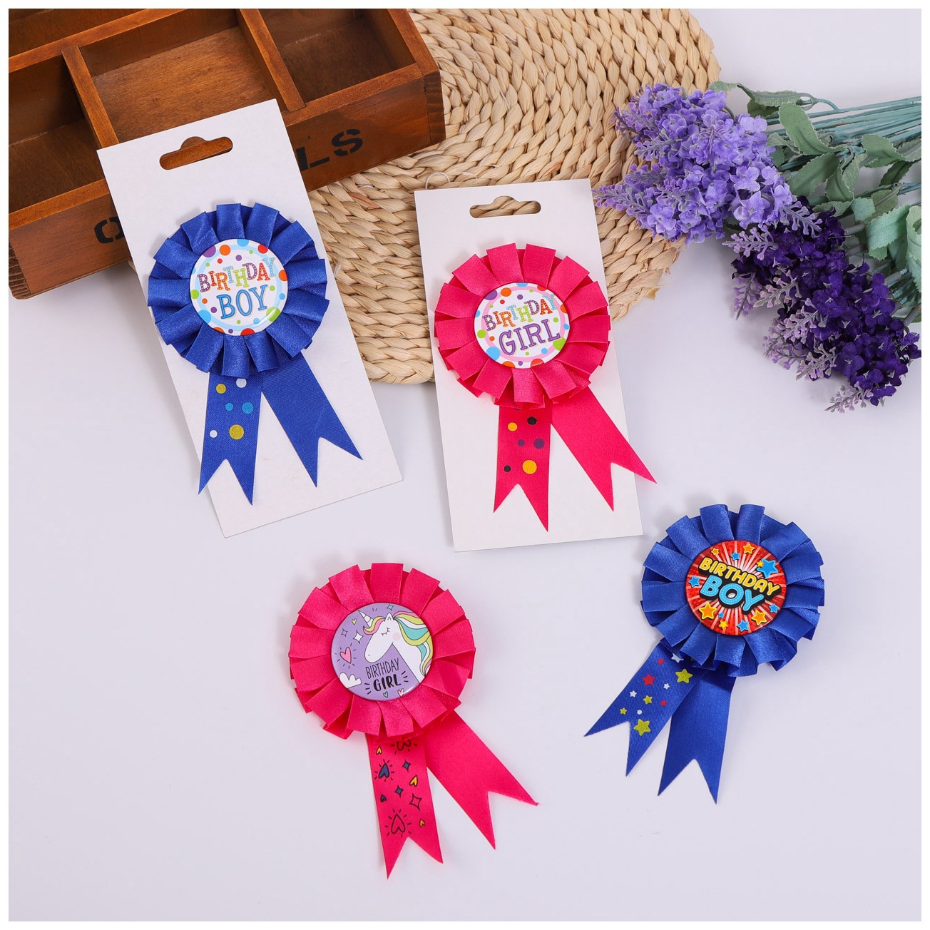 Broches redondos personalizados de hojalata con cinta para celebraciones de festivales de jardín de infantes, pines decorativos, insignias de plástico al por mayor.