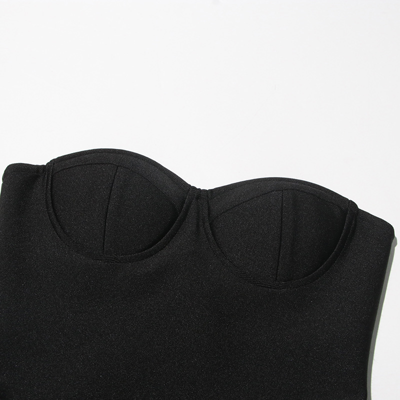 Abito da sera elegante da donna con dettagli floreali_voghion.com
