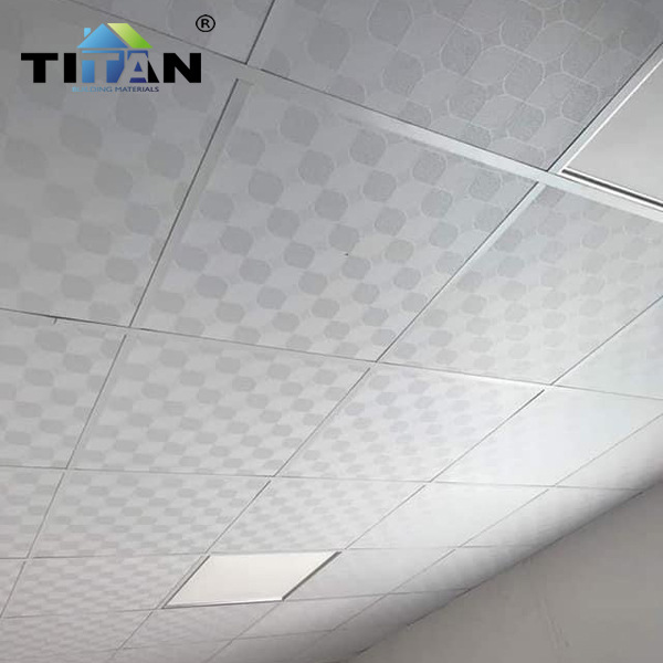 Suministro directo de fábrica 996PVC techo de yeso 600*600 placa de tres defensas techo de placa de yeso ignífugo y a prueba de humedad