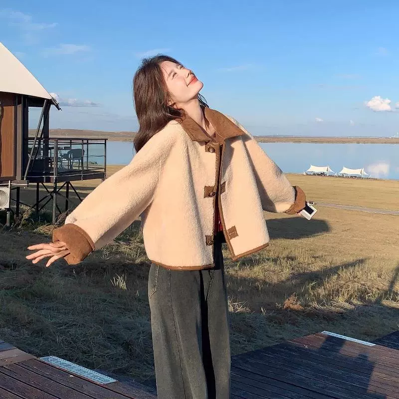 Мех в одном теле может носить пальто из ягненка с обеих сторон