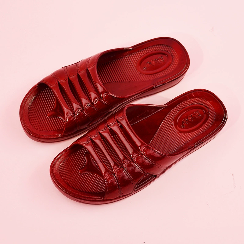 Новая модель 2025 года: противоскользящие тапочки для людей среднего и пожилого возраста, летние домашние сандалии на мягкой толстой подошве, плоские, из Гуандуна.