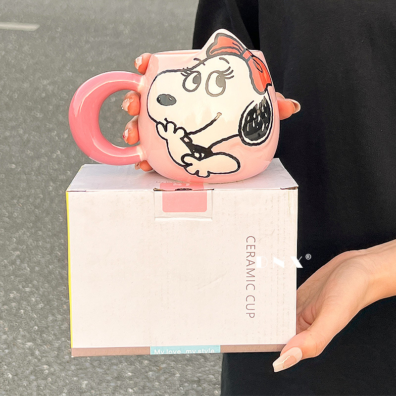 Snoopy tazas de regalo de cumpleaños tazas de cerámica copas de agua tazas de oficina niños 2025 nuevas tazas de café