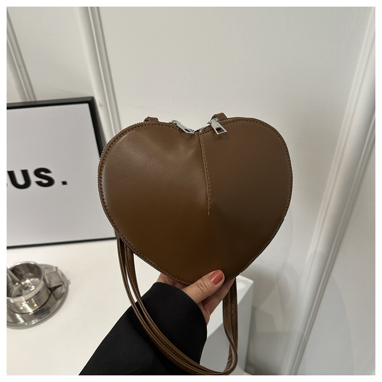 Women's PU Heart Shape Basic Classic Style Sewing Thread Heart-shaped Zipper Underarm Bag display picture 15