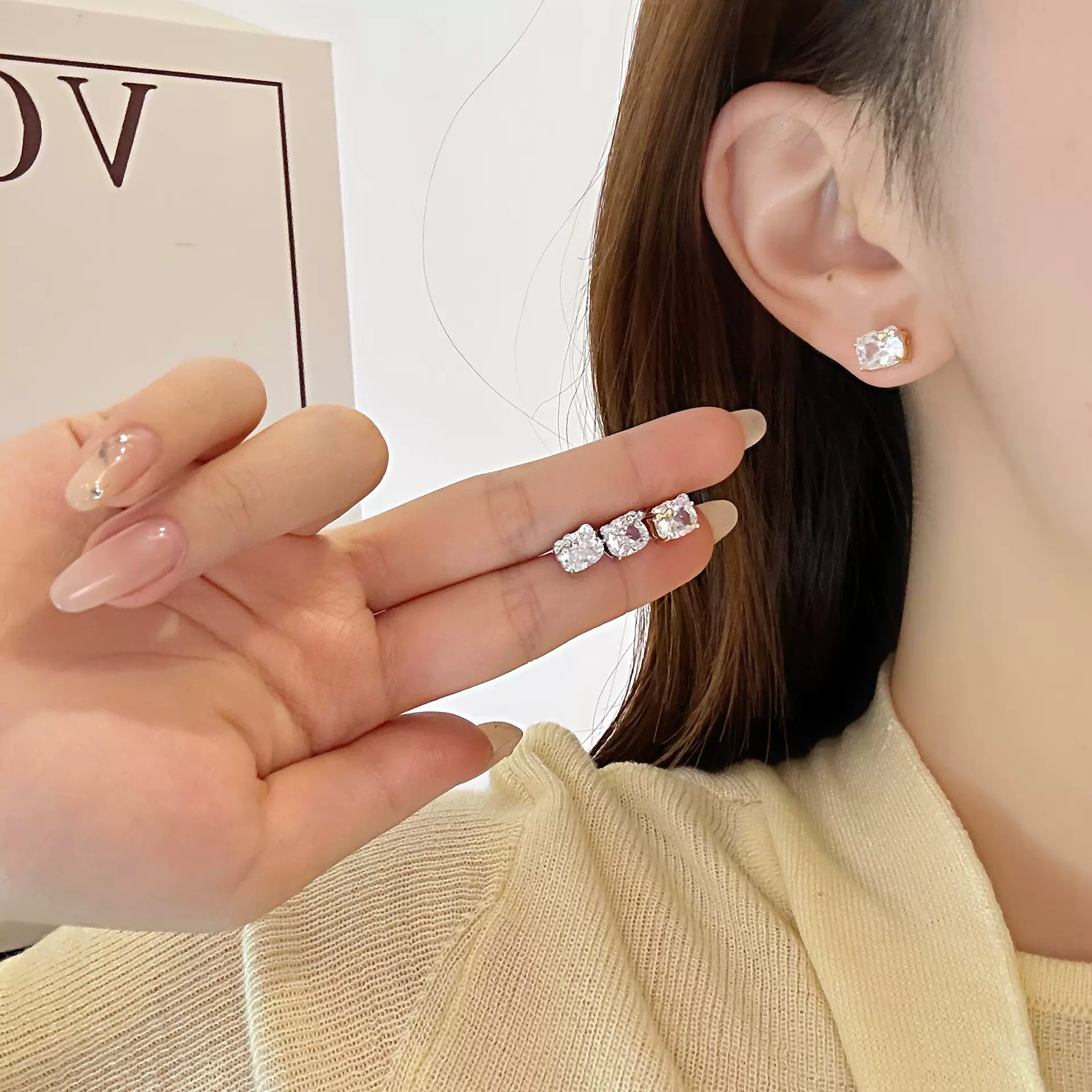 甜美时尚高级感百搭独特风kt猫头闪钻耳钉少女感精致设计感女耳钉