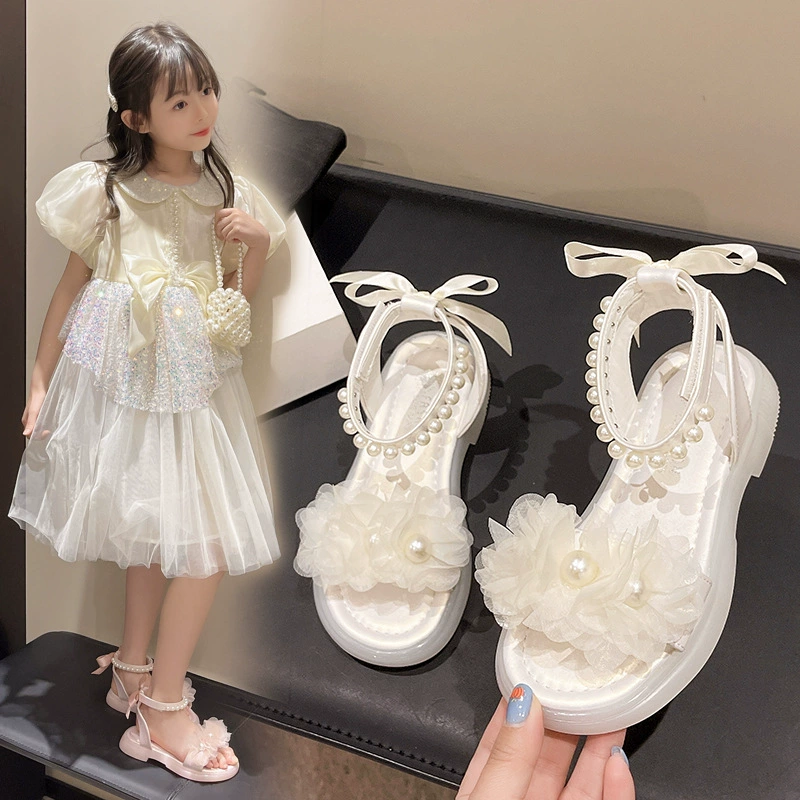 Детские босоножки с жемчугом и цветами, летняя мода 2025 года, мягкая подошва, принцессные босоножки, детские пляжные туфли из сетки с открытым носком