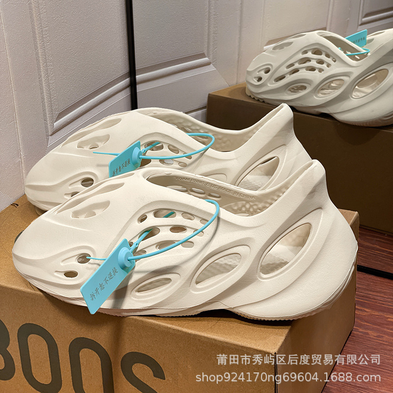 Coconut clogs for men and women, YEZI YEEZY closed-toe sandals, Putian 2026 summer outdoor slip-on slippers with a comfortable feel