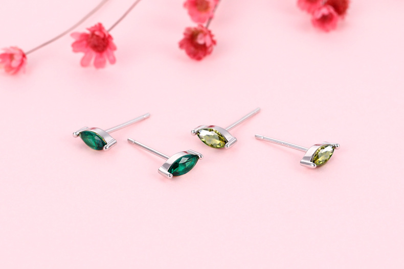 3g Weight 1 Pair 925 Sterling Silver Oval Zircon Ear Studs