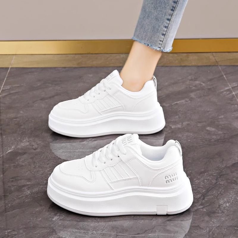 2025 primavera y otoño nueva moda todo-fósforo zapatos de cuero zapatos blancos de plataforma para mujer deportes y ocio zapatos de moda para mujer