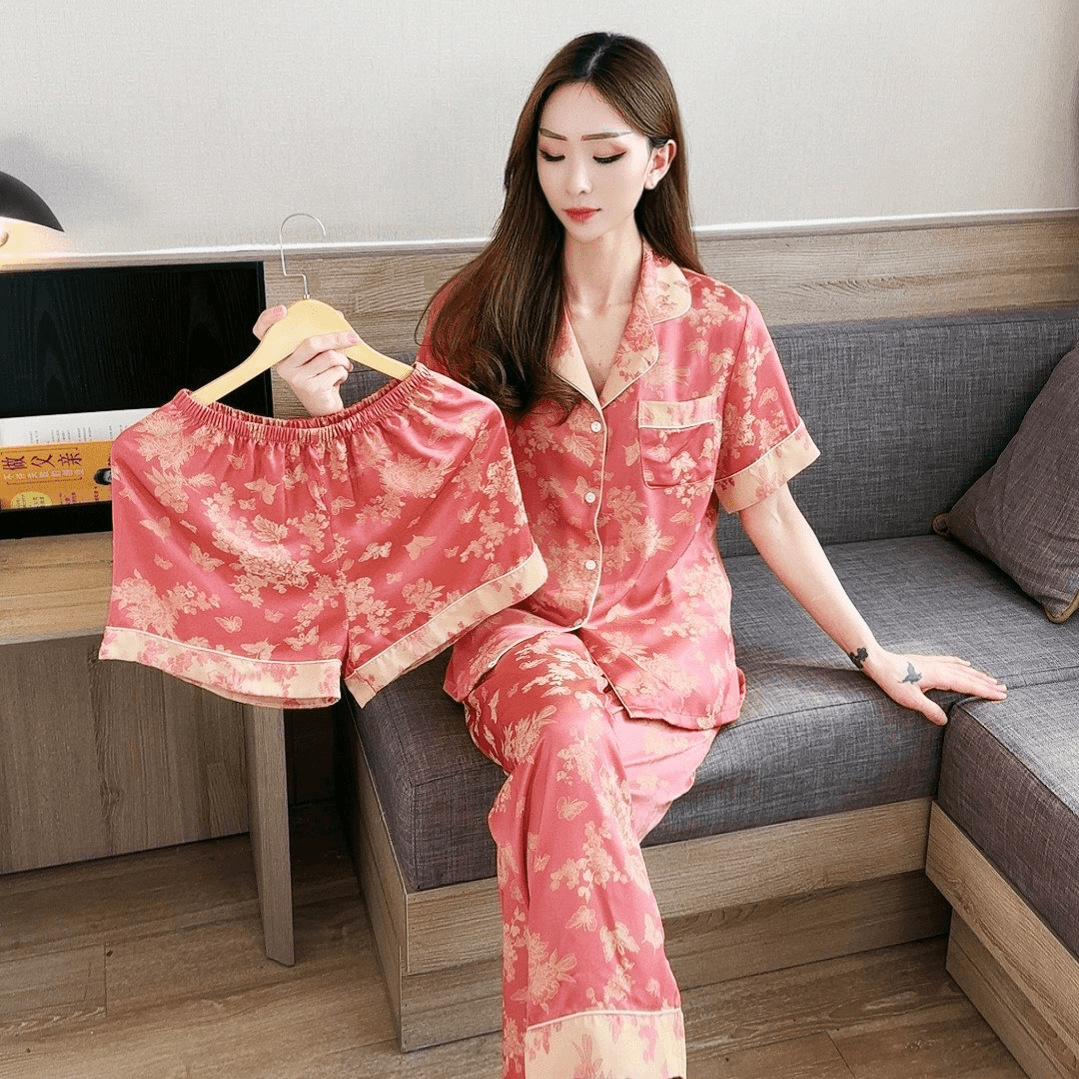 Al por mayor transfronterizo de tres piezas super suave forjado verano suave hilo de hielo suave cuatro lados rebote flor impresa pijama de mangas cortas para mujeres