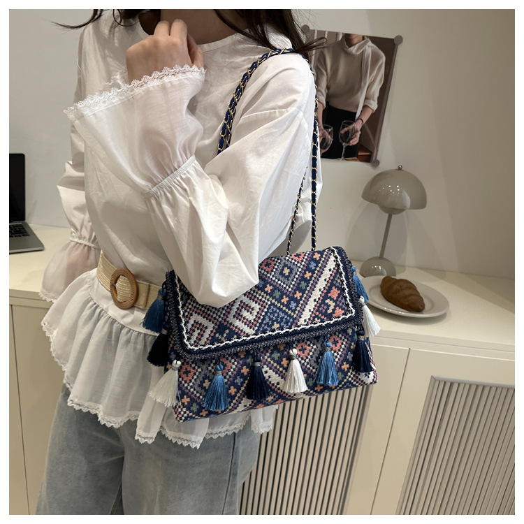 336g Weight Flip Cover Closure Type Single Shoulder Strap Strap Type Shoulder Bag Bags Type Casual, Holiday Occasion Cloth Material Geometric Pattern All Seasons Season Women's Gender Elegant, Ethnic Style Style Square Shape Women's Cloth Geometric Elegant Ethnic Style Square Flip Cover Shoulder Bag 30