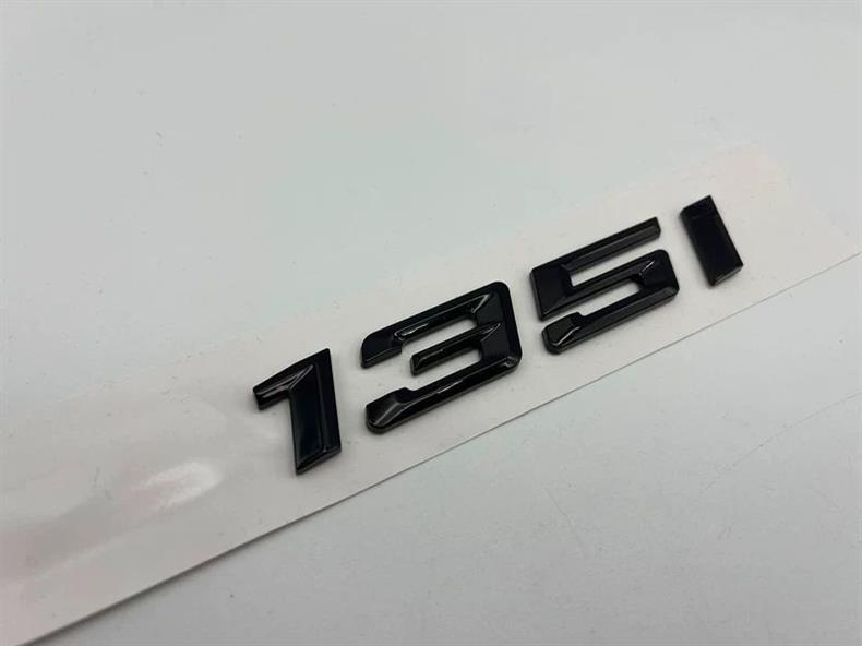 Suitable for the new BMW 116i, 118i, 120i, 125i, and 135i models; features a glossy black emblem, lettering, and tail emblem