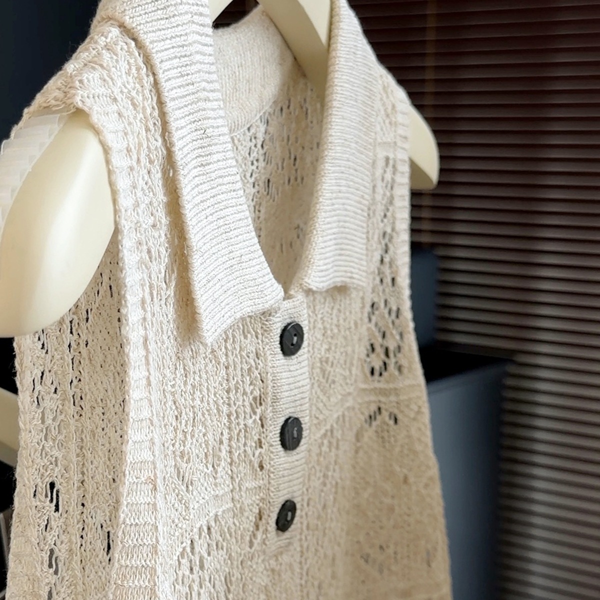 Women's Slim Fit Knitted Vest Apricot Polo Collar Hollow out Sleeveless Top High End Fashionable Versatile New Summer Style_ecoleips.com