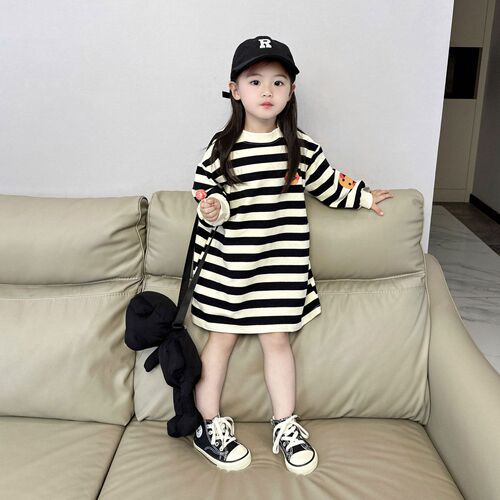 Middle and large children's sweaters, children's fashionable smiling face, medium and long striped dress, new autumn and winter baby's long-sleeved, foreign-style baby